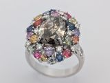une image représentant une bague raffinée, ornée d'une pierre centrale somptueuse entourée de pierres multicolores