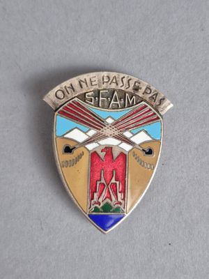 une image représentant un insigne métallique portant le nom de la ville de Chicago