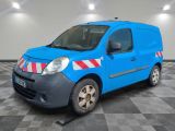 la photo d'une camionnette bleue garée dans un garage