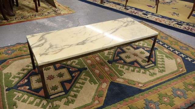 Dans le gout de Knoll. Table basse piètement métallique dessus ma...