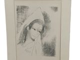 un dessin en noir et blanc représentant une femme portant une capuche