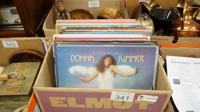 Ensemble de disques 33 T dans un carton dont Donna Summer, R… - Photo 1