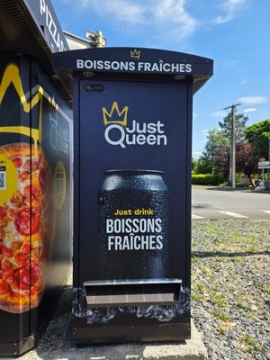 une boîte aux lettres sur laquelle est représentée une pizza et des frites