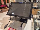 une photo d'une tablette exposée dans un magasin