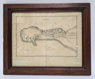une vieille carte de la ville de New York dans un cadre en bois