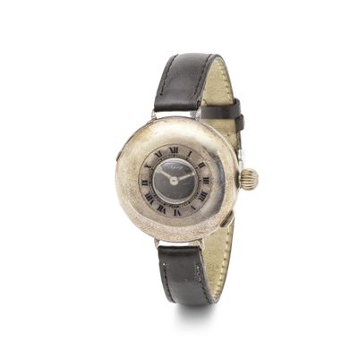 une image représentant une montre-bracelet avec des chiffres romains