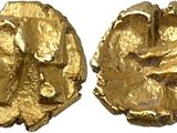 gros plan d'une pièce d'or avec un visage dessus