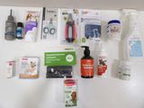 beaucoup d'articles posés sur le comptoir