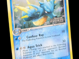 gros plan d'une carte pokemon sur fond noir
