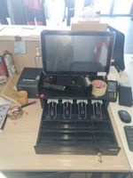 Système de caisse comprenant écran, clavier, souris, tiroir,…
