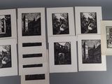 plusieurs photographies en noir et blanc accrochées à un mur, à côté d'une échelle