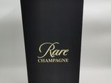 une boîte noire sur laquelle est inscrit « race champagne »