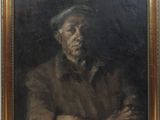 portrait d'un vieil homme portant un chapeau et une chemise marron
