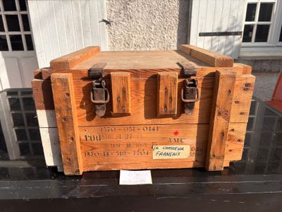 Ancienne caisse Militaire, dimensions exterieur: Largeur 48 …