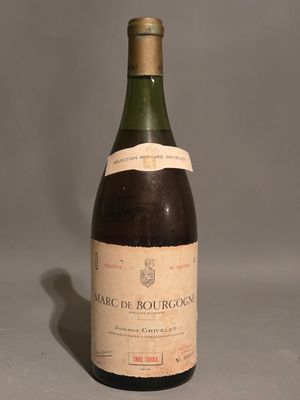 a bottle of wine that is sitting on a table