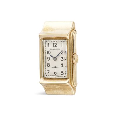 une image d'une montre en gros plan sur fond blanc