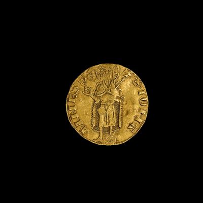 une image d'une pièce d'or sur fond noir