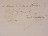 un gros plan sur un texte écrit sur une feuille de papier