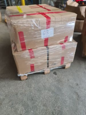Environ 100 kg de chaussures de seconde main.