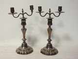paire de bougeoirs anciens en métal argenté