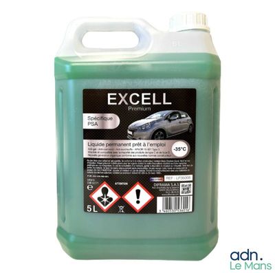 un gallon de produit de lavage pour voiture « Excell » sur fond blanc