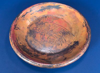 Jean Lapoire - plat creux en cuivre patiné et martelé et déc…