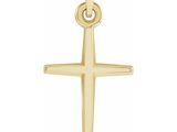 un pendentif en forme de croix en or jaune avec une chaîne, sur fond blanc