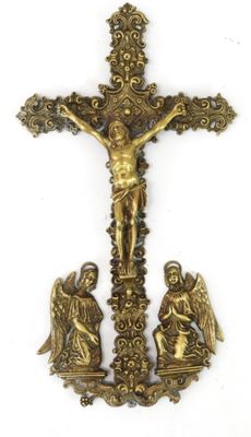 une image représentant une croix avec un ange et un homme sur la croix