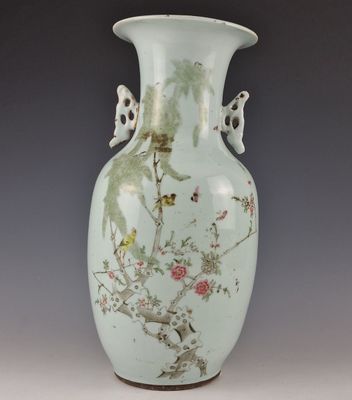 CHINE - XXEME SIECLE - VASE BALUSTRE en porcelaine céladon b…