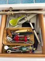 Contenu de deux tiroirs de la cuisine comprenant couverts, t… (photo 3)