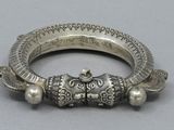 an image of a silver bracelet with two elephants on it