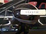 a sticker on the side mirror of a car that says vauto