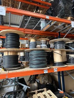 Stock de marchandises pour l'installation de réseau fibre et de bornes