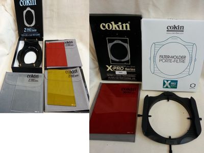 deux photos différentes représentant un appareil photo et une boîte d'objectifs