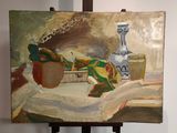 un tableau posé sur un chevalet, sur lequel se trouve un vase