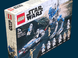 une boîte contenant des sets Lego Star Wars sur fond bleu