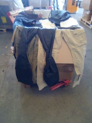 3 / LOT DE 175 kg DE VETEMENTS DE TAILLES ET MARQUES D…