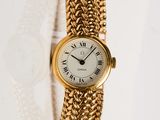 une image d'une montre-bracelet en or avec des chiffres romains