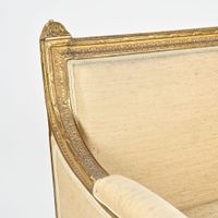 Banquette en bois doré, dossier droit, elle repose sur six p… (photo 2)