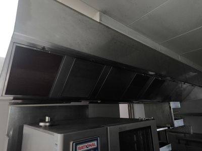 Hotte centrale en inox de marque CAPIC (à démonter, la toure…