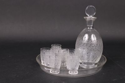 a glass decanter and four glasses on a tray