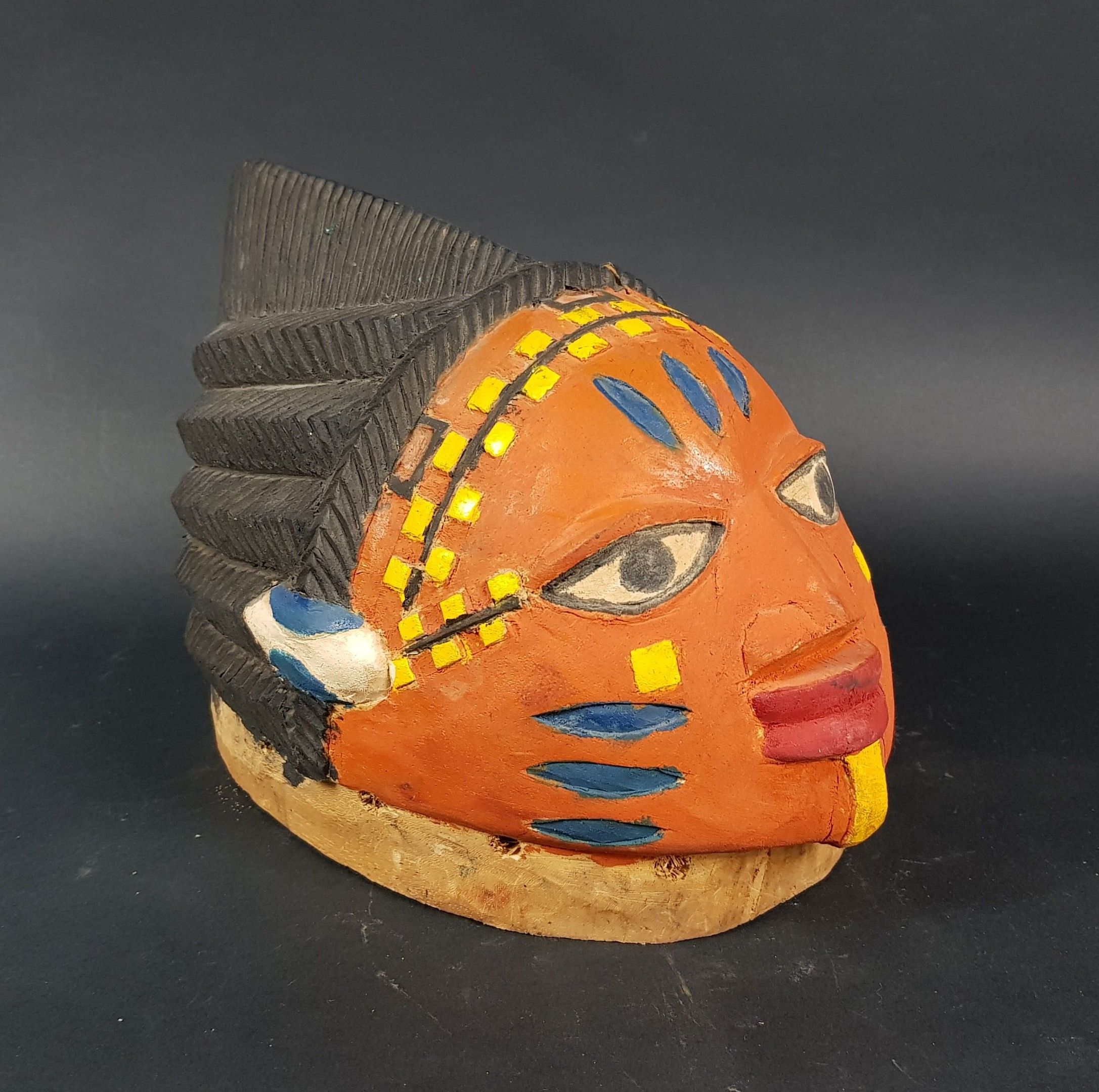 Eloi LOKOSSOU (artiste béninois né en 1965) - Masque polychrome - H. 32 cm