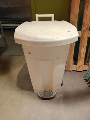 1 poubelle PVC - VENDU SUR DESIGNATION à FONTENAY SOUS BOIS …