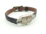 une photo d'une montre-bracelet avec un bracelet en cuir noir