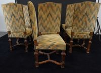 Suite de sept chaises en bois naturel mouluré et sculpté. (photo 4)