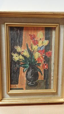 un tableau représentant des fleurs dans un vase noir posé sur une table