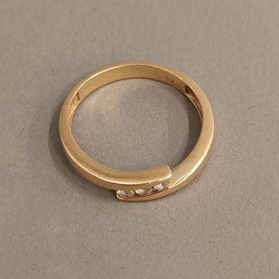 Bague en or jaune 18K avec ligne de trois petits brillants e… - Photo 1