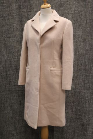 CACHAREL – Manteau en laine d’agneau de couleur beige. Taille 40.