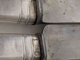 two knives that are sitting next to each other