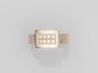 une bague en or et diamants